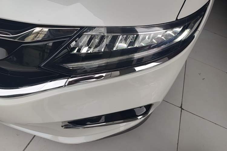 Used Honda Jade 2017 210 TURBO CVT Luxury Edition 5 Seats Left Front Headlight