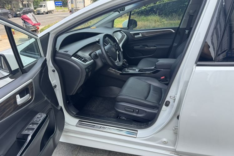 Used Honda Jade 2017 210 TURBO CVT Luxury Edition 5 Seats Left Front Seat