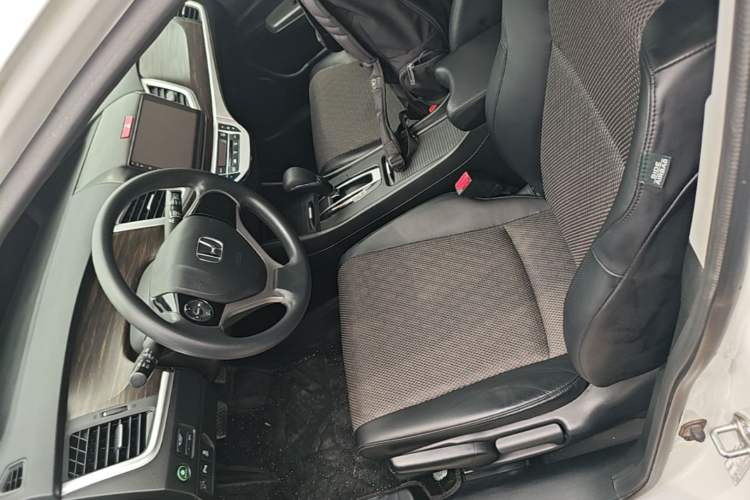 Used Honda Jade 2017 1.8L automatic Comfort version 5 seats Left Front Seat