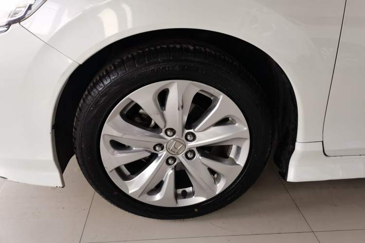 Used Honda Jade 2017 1.8L automatic Comfort version 5 seats Left Front Wheel Hub