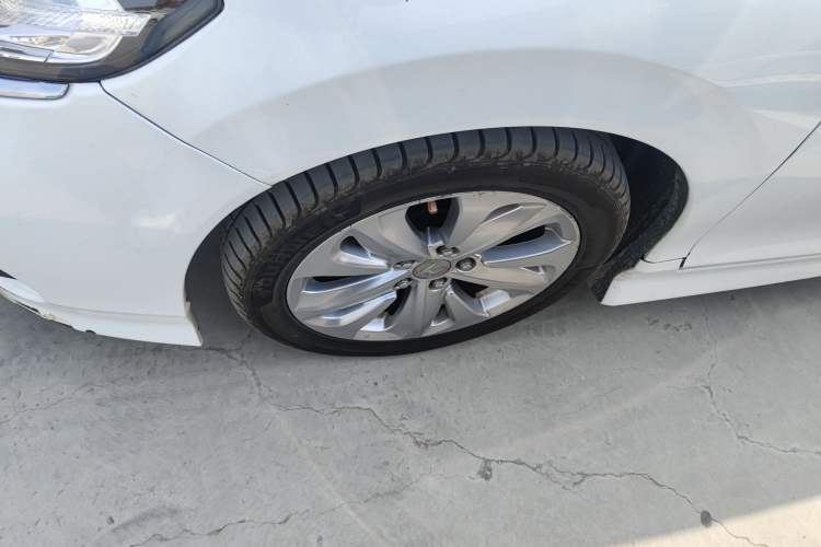 Used Honda Jade 2017 1.8L automatic Comfort version 5 seats Left Front Wheel Hub
