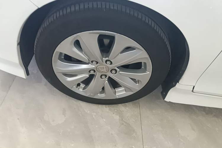 Used Honda Jade 2017 1.8L automatic Comfort version 5 seats Left Front Wheel Hub