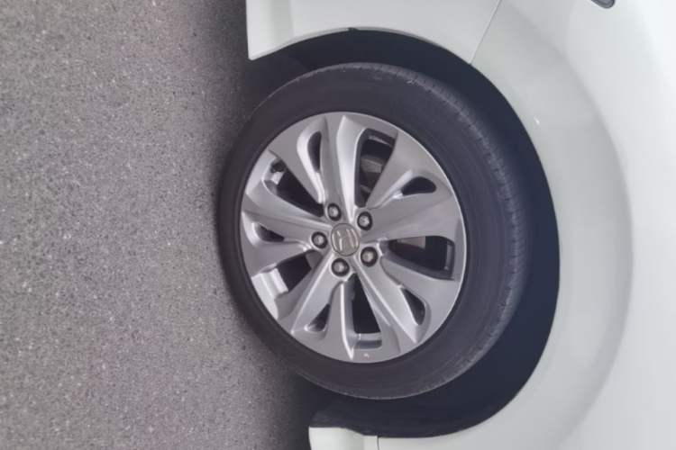 Used Honda Jade 2017 1.8L automatic Comfort version 5 seats Left Front Wheel Hub