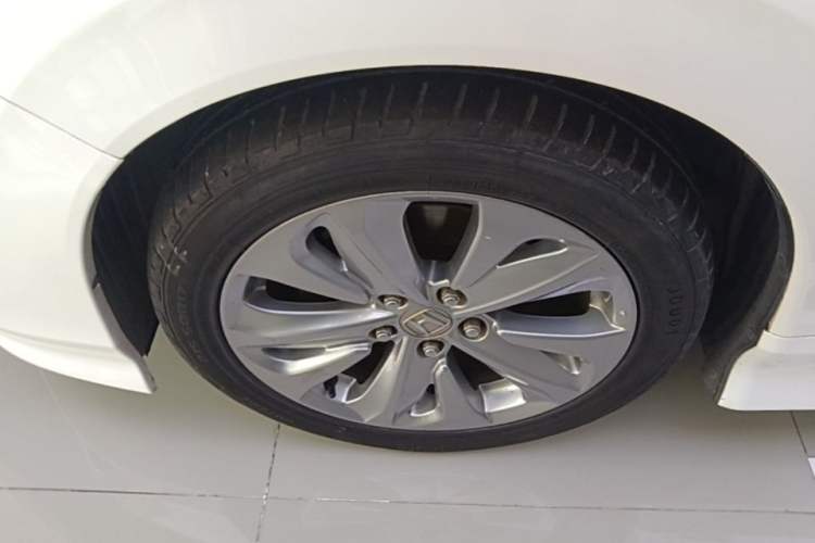 Used Honda Jade 2017 1.8L automatic Comfort version 5 seats Left Front Wheel Hub