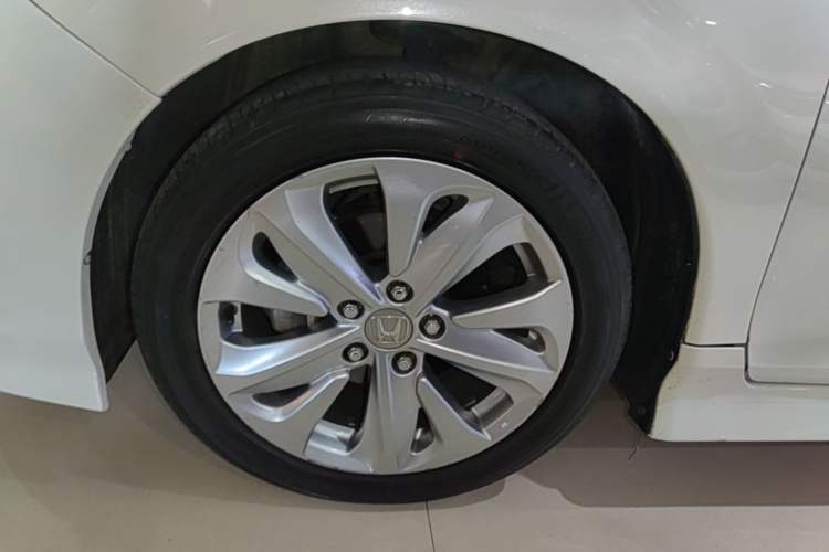 Used Honda Jade 2017 1.8L Automatic Classic Edition 5 seats Left Front Wheel Hub