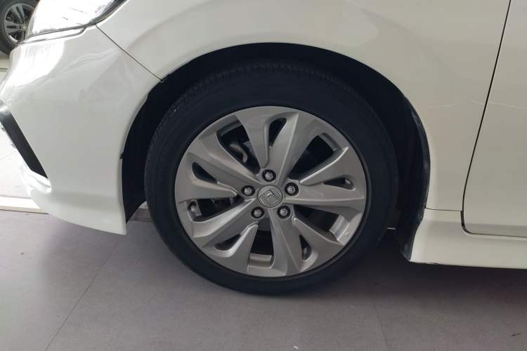 Used Honda Jade 2017 1.8L automatic Comfort version 5 seats Left Front Wheel Hub