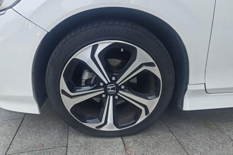 Used Honda Jade 2017 210 TURBO CVT Luxury Edition 5 Seats Left Front Wheel Hub
