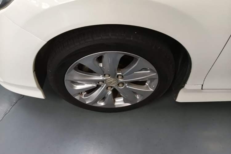 Used Honda Jade 2017 1.8L automatic Comfort version 5 seats Left Front Wheel Hub
