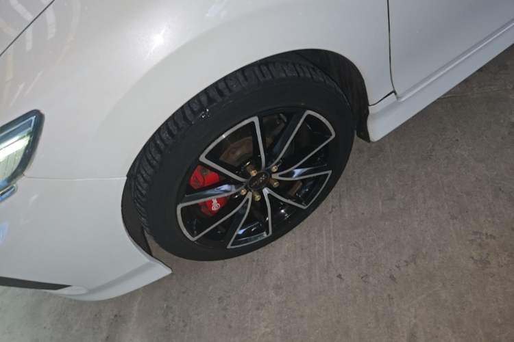 Used Honda Jade 2017 1.8L automatic Comfort version 5 seats Left Front Wheel Hub