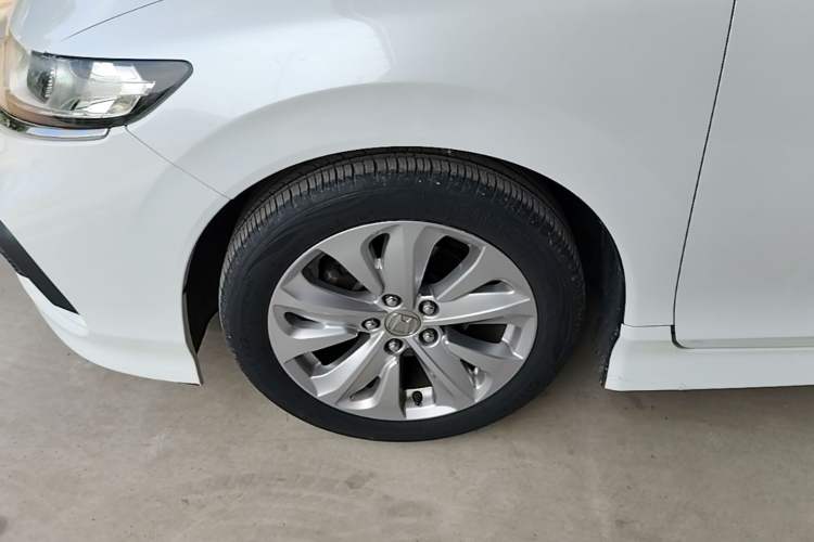 Used Honda Jade 2017 1.8L Automatic Classic Edition 5 seats Left Front Wheel Hub