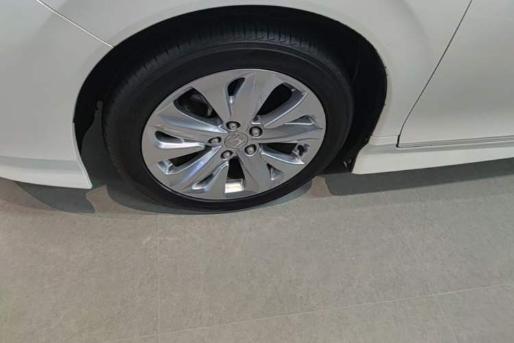 Used Honda Jade 2017 1.8L automatic Comfort version 5 seats Left Front Wheel Hub