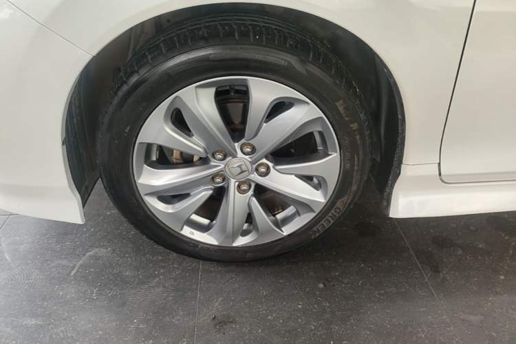Used Honda Jade 2017 1.8L Automatic Classic Edition 5 seats Left Front Wheel Hub