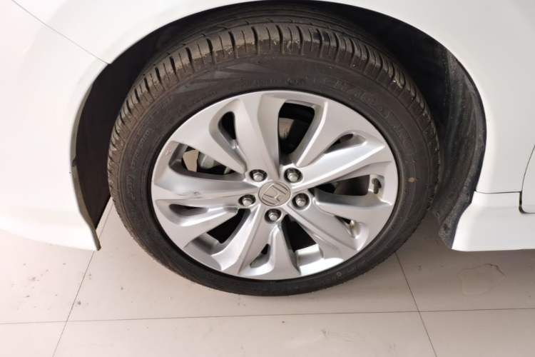 Used Honda Jade 2017 1.8L automatic Comfort version 5 seats Left Front Wheel Hub