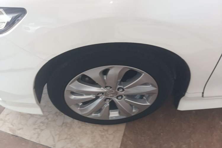 Used Honda Jade 2017 1.8L automatic Comfort version 5 seats Left Front Wheel Hub