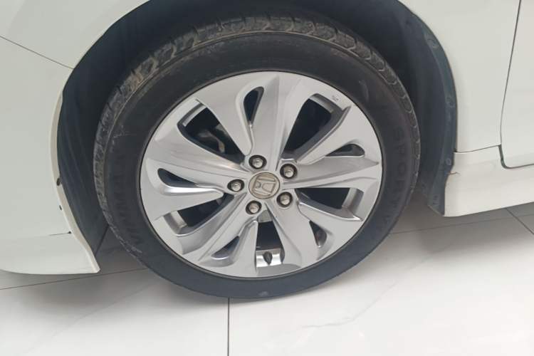 Used Honda Jade 2017 1.8L automatic Comfort version 5 seats Left Front Wheel Hub