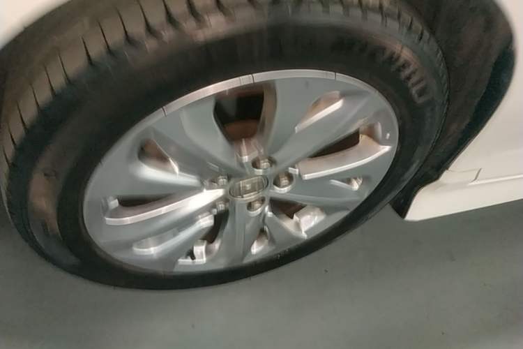 Used Honda Jade 2017 1.8L automatic Comfort version 5 seats Left Front Wheel Hub