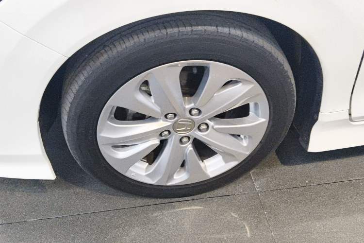 Used Honda Jade 2017 1.8L automatic Comfort version 5 seats Left Front Wheel Hub