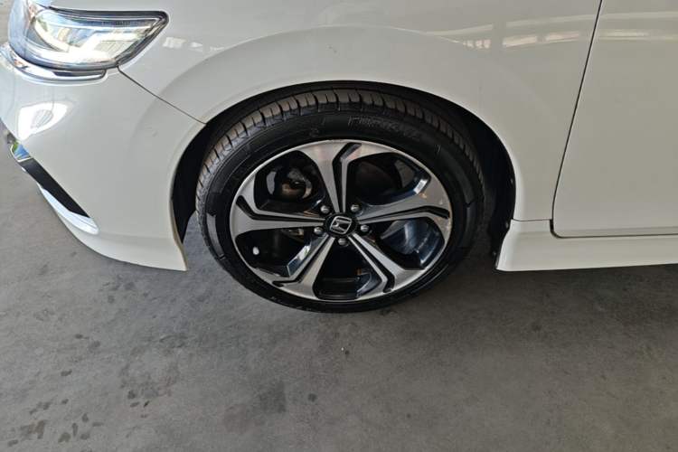 Used Honda Jade 2017 210 TURBO CVT Luxury Edition 5 Seats Left Front Wheel Hub