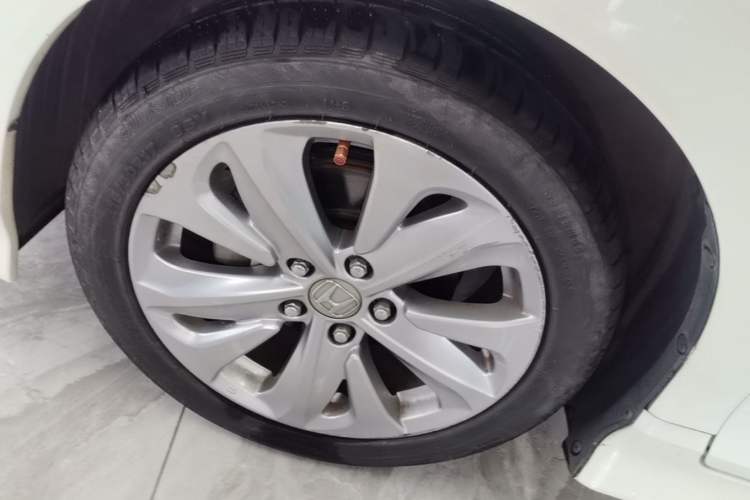 Used Honda Jade 2017 1.8L automatic Comfort version 5 seats Left Front Wheel Hub