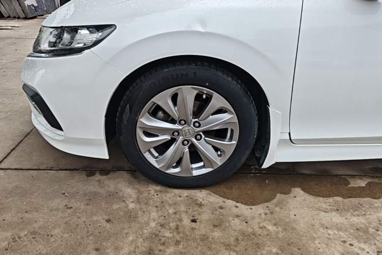 Used Honda Jade 2017 1.8L automatic Comfort version 5 seats Left Front Wheel Hub