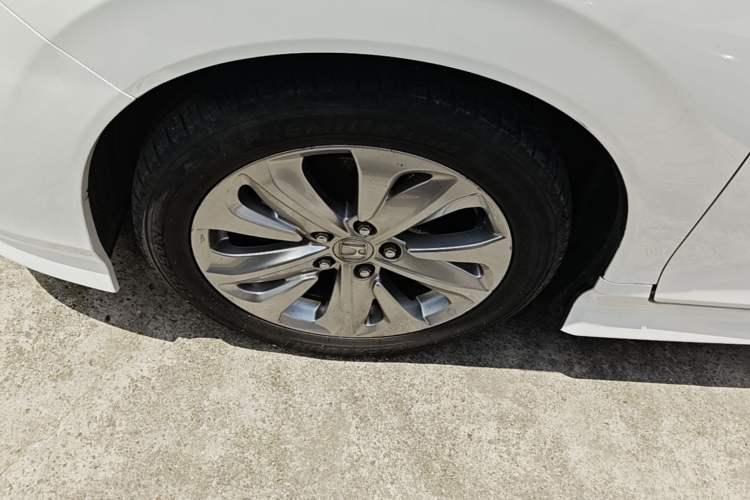 Used Honda Jade 2017 1.8L automatic Comfort version 5 seats Left Front Wheel Hub