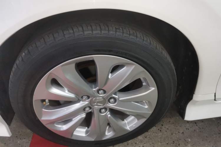 Used Honda Jade 2017 1.8L automatic Comfort version 5 seats Left Front Wheel Hub