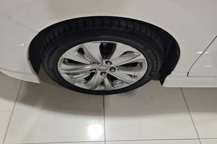 Used Honda Jade 2017 1.8L automatic Comfort version 5 seats Left Front Wheel Hub