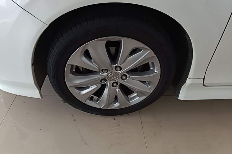 Used Honda Jade 2017 1.8L automatic Comfort version 5 seats Left Front Wheel Hub