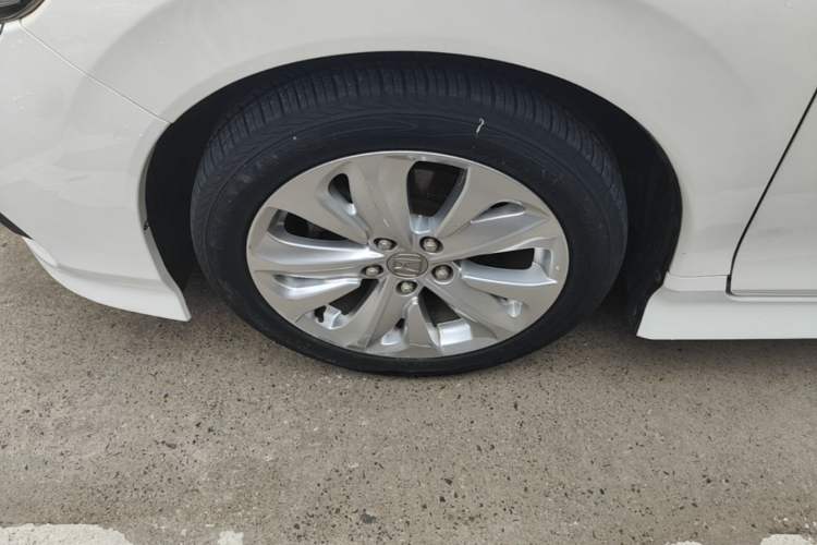 Used Honda Jade 2017 1.8L automatic Comfort version 5 seats Left Front Wheel Hub