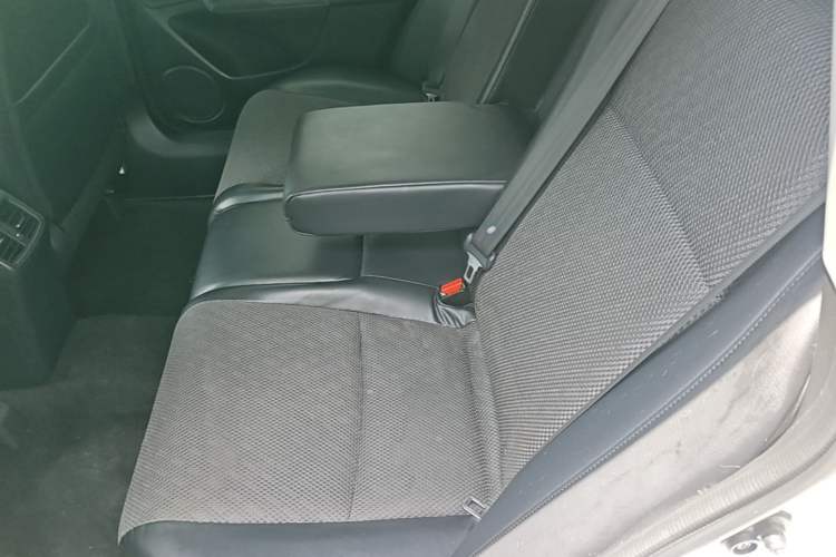 Used Honda Jade 2017 1.8L automatic Comfort version 5 seats Left Rear Seat