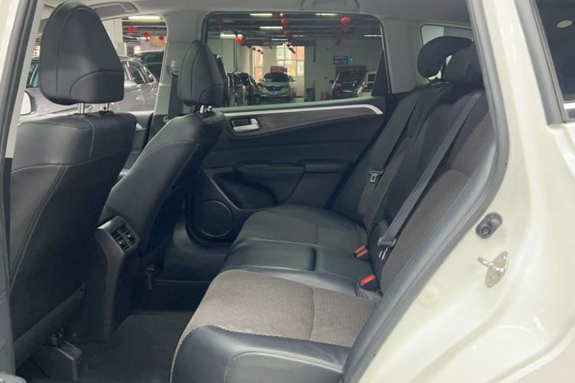 Used Honda Jade 2017 1.8L automatic Comfort version 5 seats Left Rear Seat