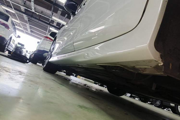 Used Honda Jade 2017 1.8L automatic Comfort version 5 seats Left Side Sill