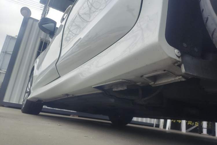 Used Honda Jade 2017 1.8L automatic Comfort version 5 seats Left Side Sill
