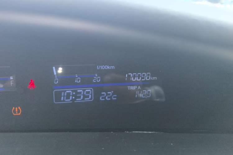 Used Honda Jade 2017 1.8L automatic Comfort version 5 seats Odometer Close Up