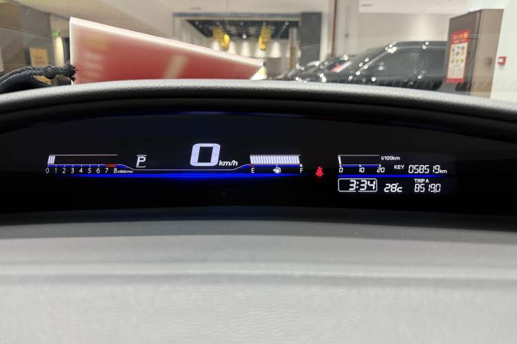 Used Honda Jade 2017 1.8L automatic Comfort version 5 seats Odometer Close Up