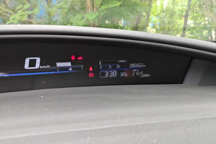Used Honda Jade 2017 1.8L automatic Comfort version 5 seats Odometer Close Up