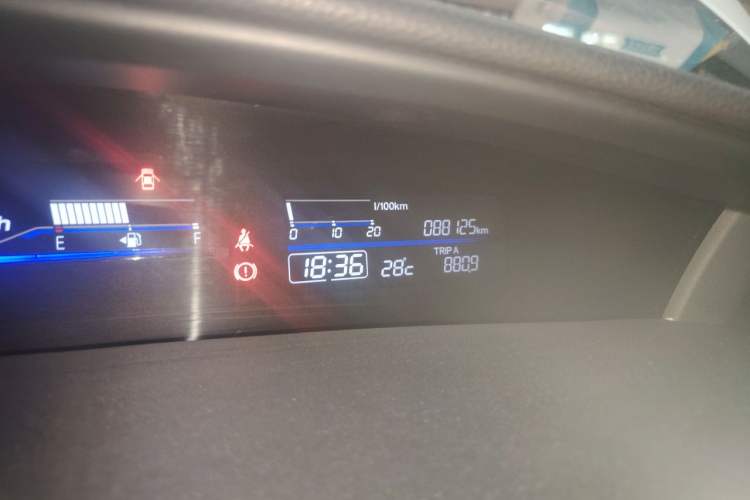 Used Honda Jade 2017 1.8L automatic Comfort version 5 seats Odometer Close Up