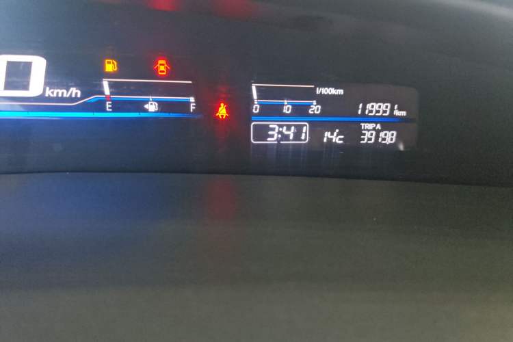 Used Honda Jade 2017 1.8L Automatic Classic Edition 5 seats Odometer Close Up