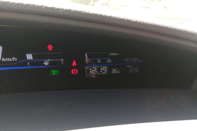 Used Honda Jade 2017 1.8L automatic Comfort version 5 seats Odometer Close Up