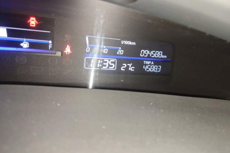 Used Honda Jade 2017 1.8L Automatic Classic Edition 5 seats Odometer Close Up