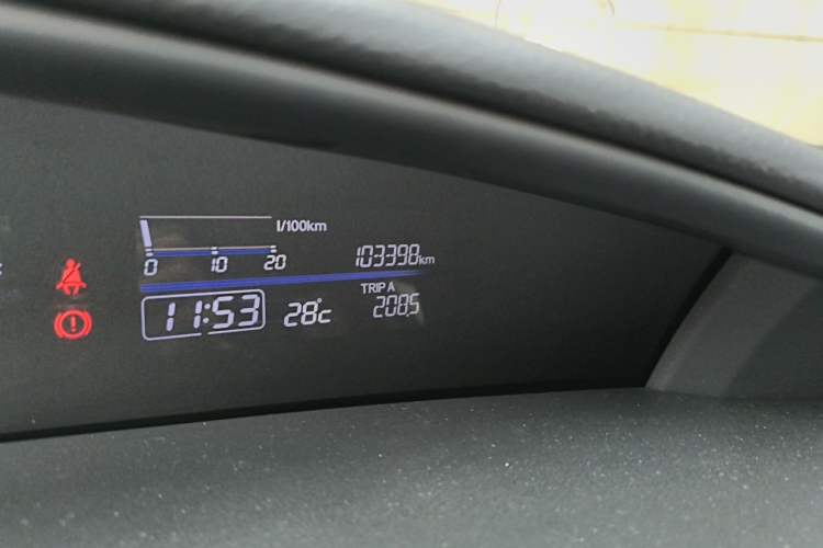 Used Honda Jade 2017 1.8L automatic Comfort version 6 seats Odometer Close Up
