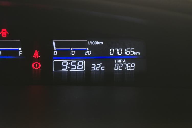 Used Honda Jade 2017 1.8L Automatic Classic Edition 5 seats Odometer Close Up
