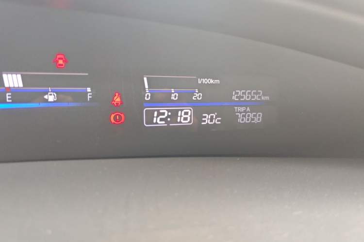 Used Honda Jade 2017 1.8L automatic Comfort version 5 seats Odometer Close Up