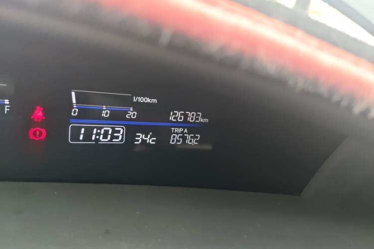Used Honda Jade 2017 1.8L automatic Comfort version 5 seats Odometer Close Up