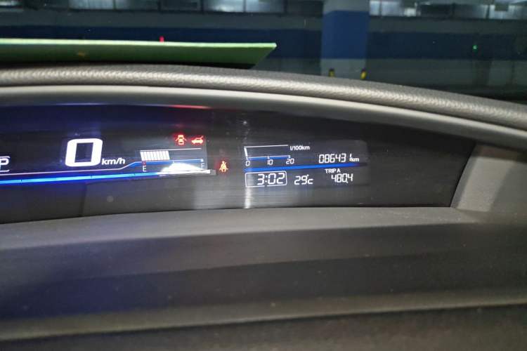 Used Honda Jade 2017 1.8L automatic Comfort version 5 seats Odometer Close Up