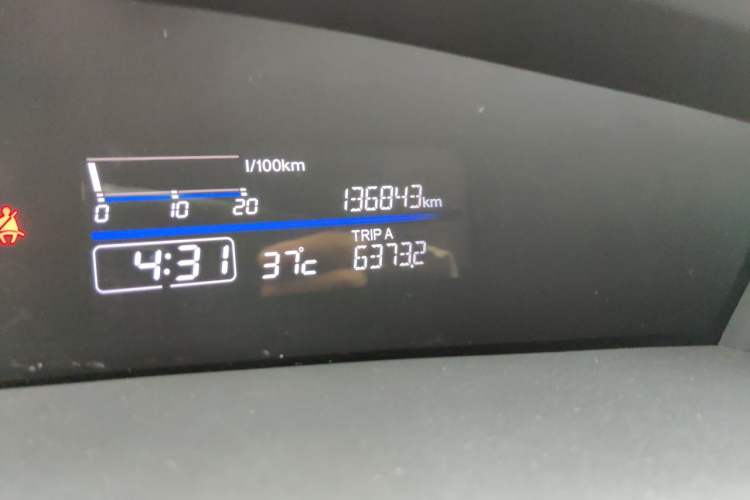 Used Honda Jade 2017 1.8L automatic Comfort version 5 seats Odometer Close Up