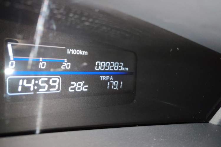Used Honda Jade 2017 1.8L automatic Comfort version 5 seats Odometer Close Up