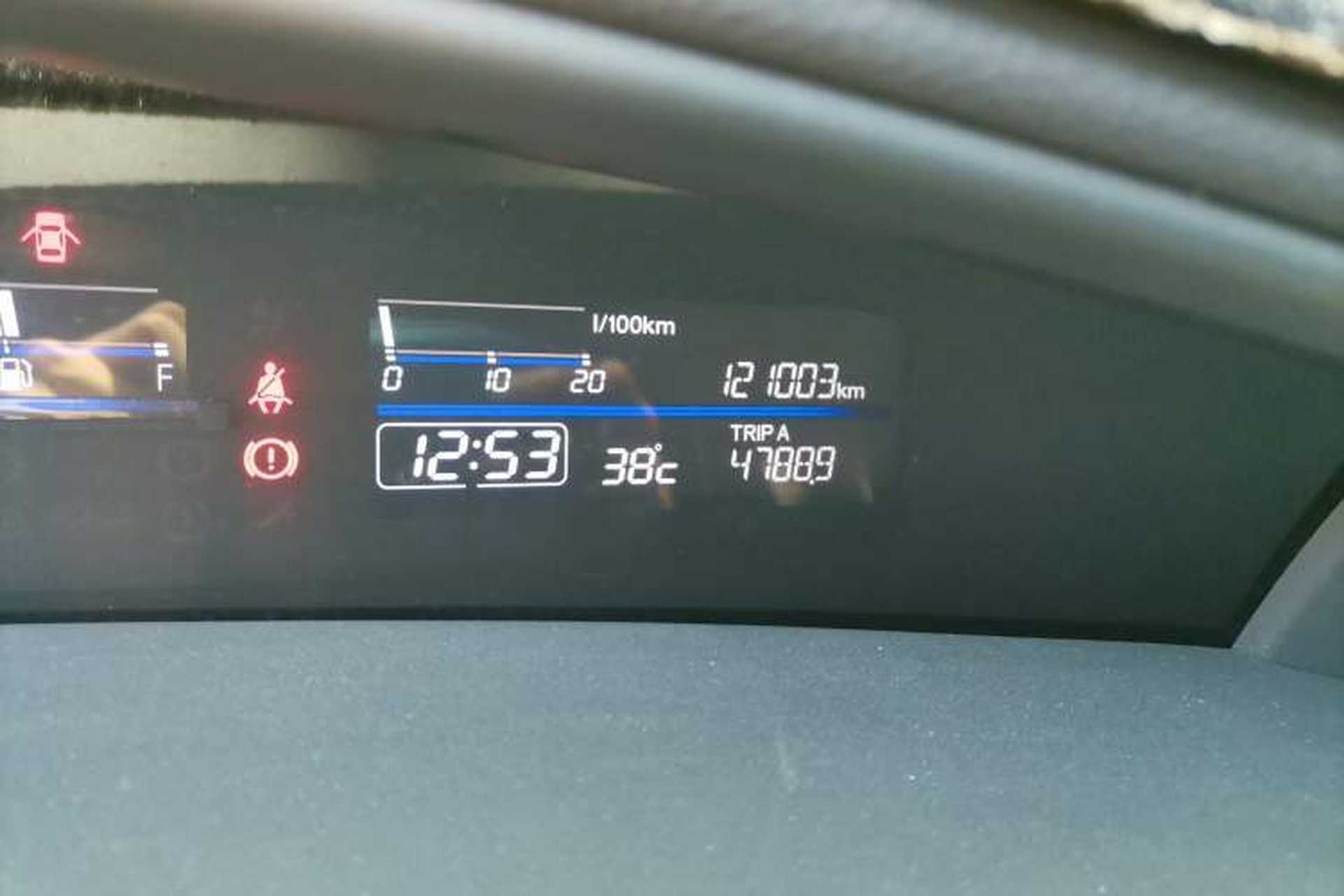 Used Honda Jade 2017 1.8L automatic Comfort version 5 seats Odometer Close Up