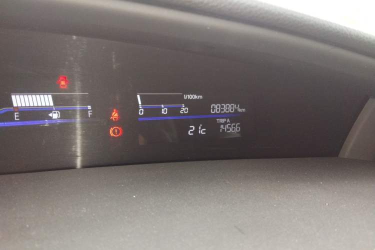 Used Honda Jade 2017 1.8L Automatic Classic Edition 5 seats Odometer Close Up