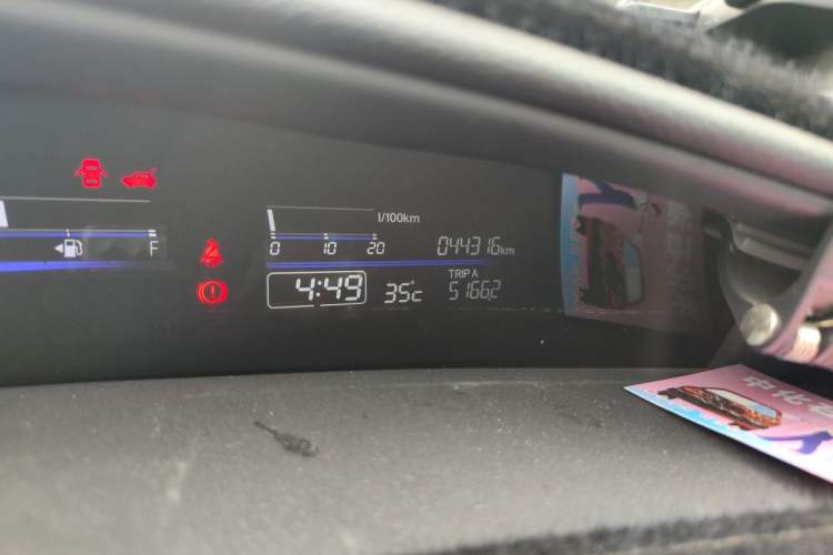 Used Honda Jade 2017 1.8L automatic Comfort version 5 seats Odometer Close Up